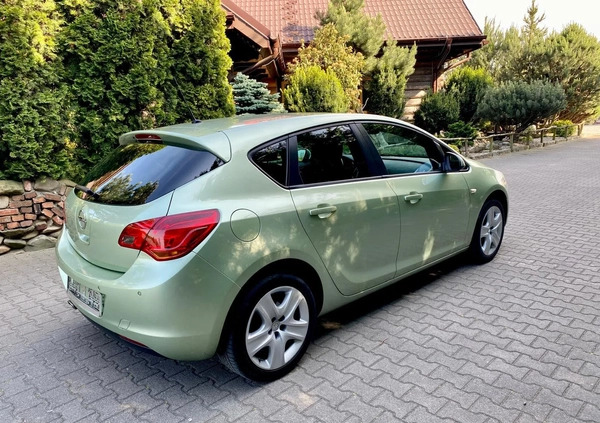 Opel Astra cena 22900 przebieg: 189000, rok produkcji 2011 z Jarocin małe 407